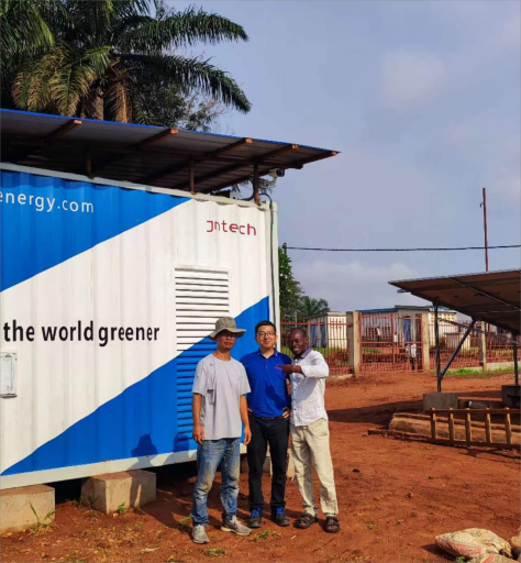 Sistema de microrred de almacenamiento de energía solar diésel en el Congo
